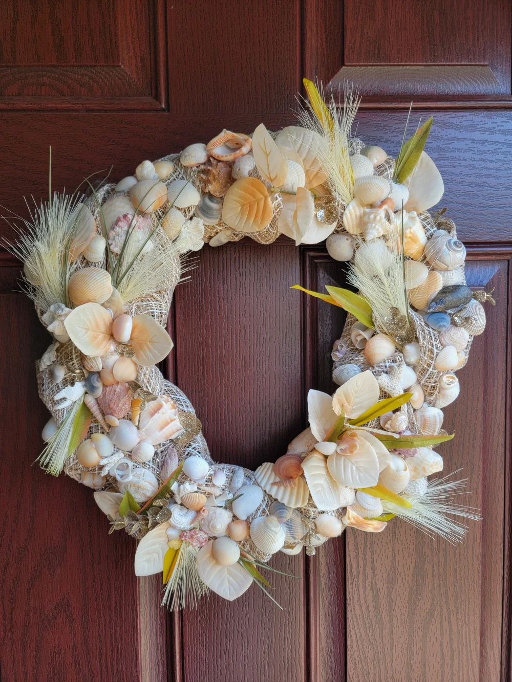 Seashell Holiday Wreath in Cream and Tan